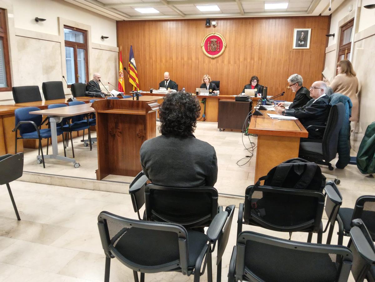 El acusado, hoy durante el juicio que se celebra en la Audiencia Provincial de Palma.
