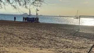 Un home de 78 anys mor ofegat a la platja de la Punta de Roses
