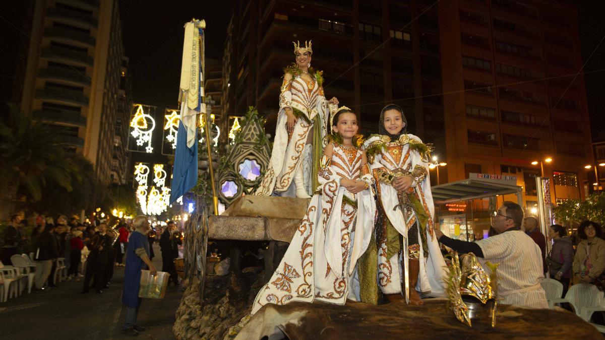 La Entrada Mora y Cristiana vuelve a desfilar por Alicante