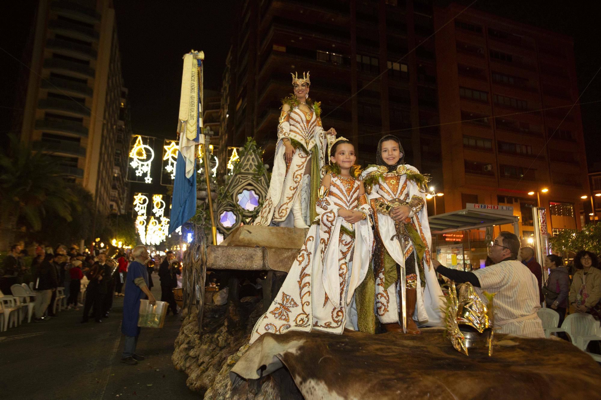 La Entrada Mora y Cristiana vuelve a desfilar por Alicante