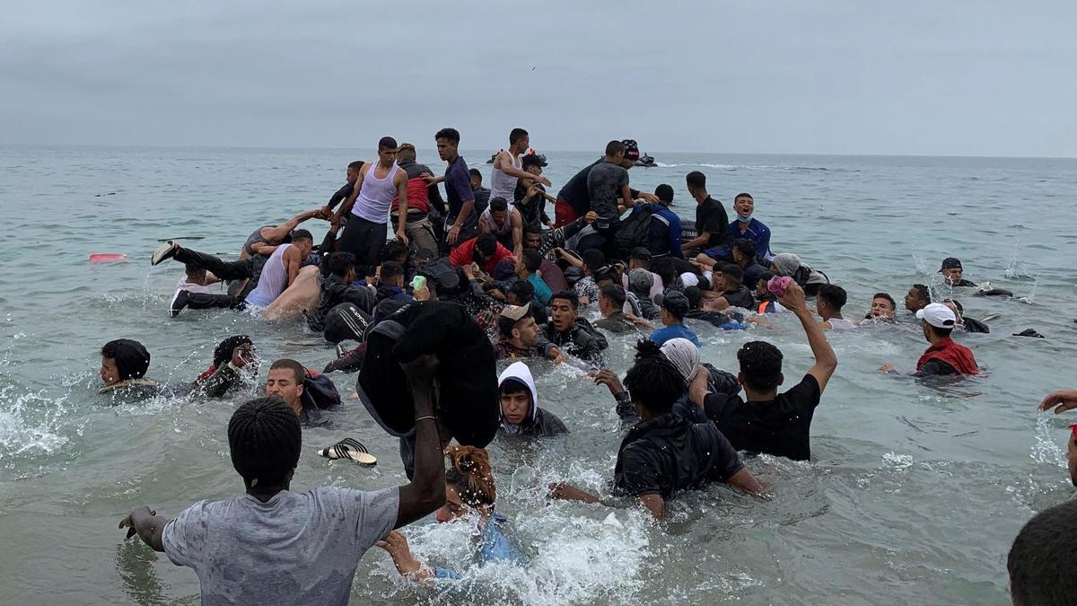 Marlaska: Se han devuelto 2.700 de los inmigrantes que han entrado en Ceuta