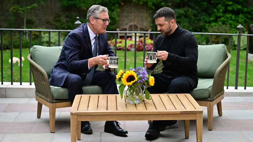 Zelenski prosigue su ofensiva diplomática y se reúne con Starmer en Londres antes de la cumbre de Alaska entre Trump y Putin