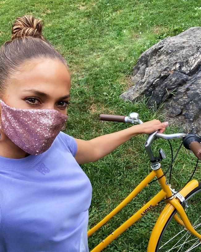 JLo tiene la mascarilla más molona y sabemos dónde la puedes encontrar
