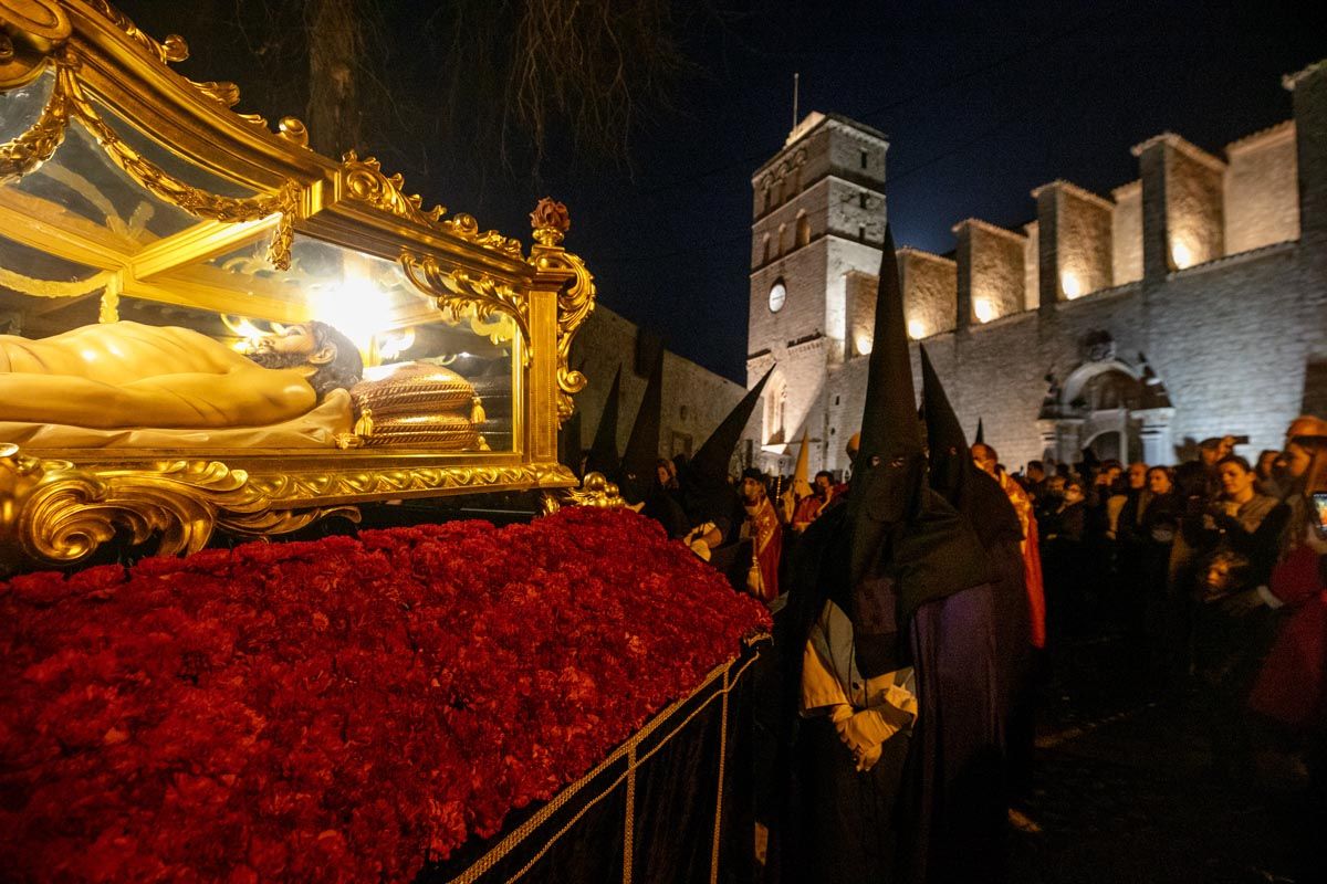 Semana Santa En Ibiza: procesión del Santo Entierro en el Viernes Santo