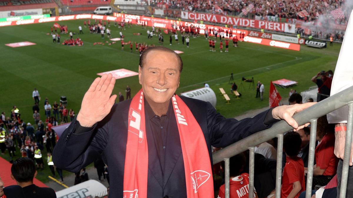 Silvio Berlusconi, en la grada del estadio del Monza