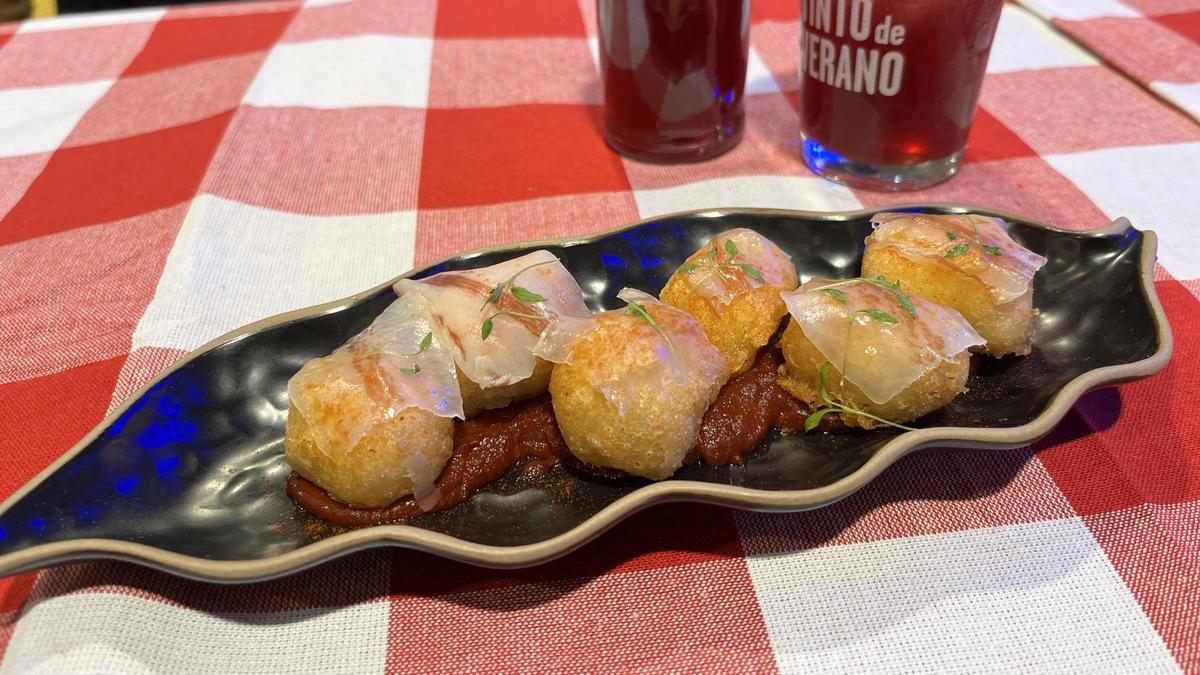 Las patatas bravas ganadoras en el apartado de innovadoras del restaurante Vuelve Carolina (Valencia).