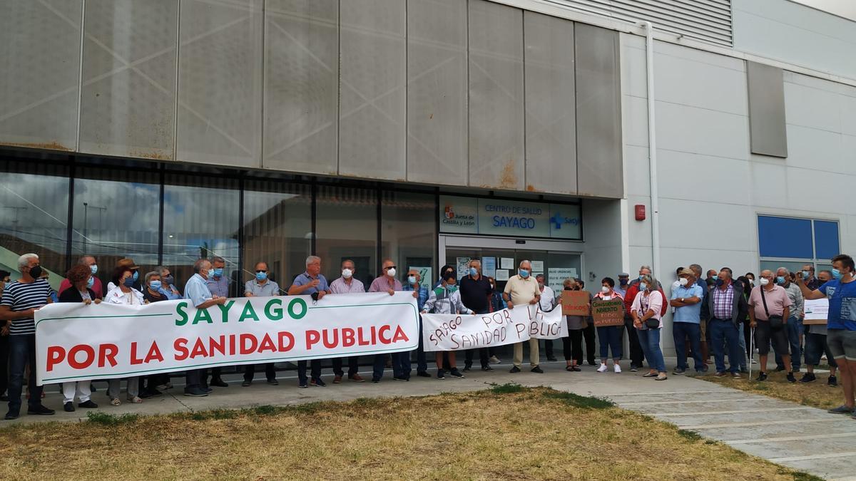 Tercera concentración por una &quot;sanidad digna&quot; en Sayago