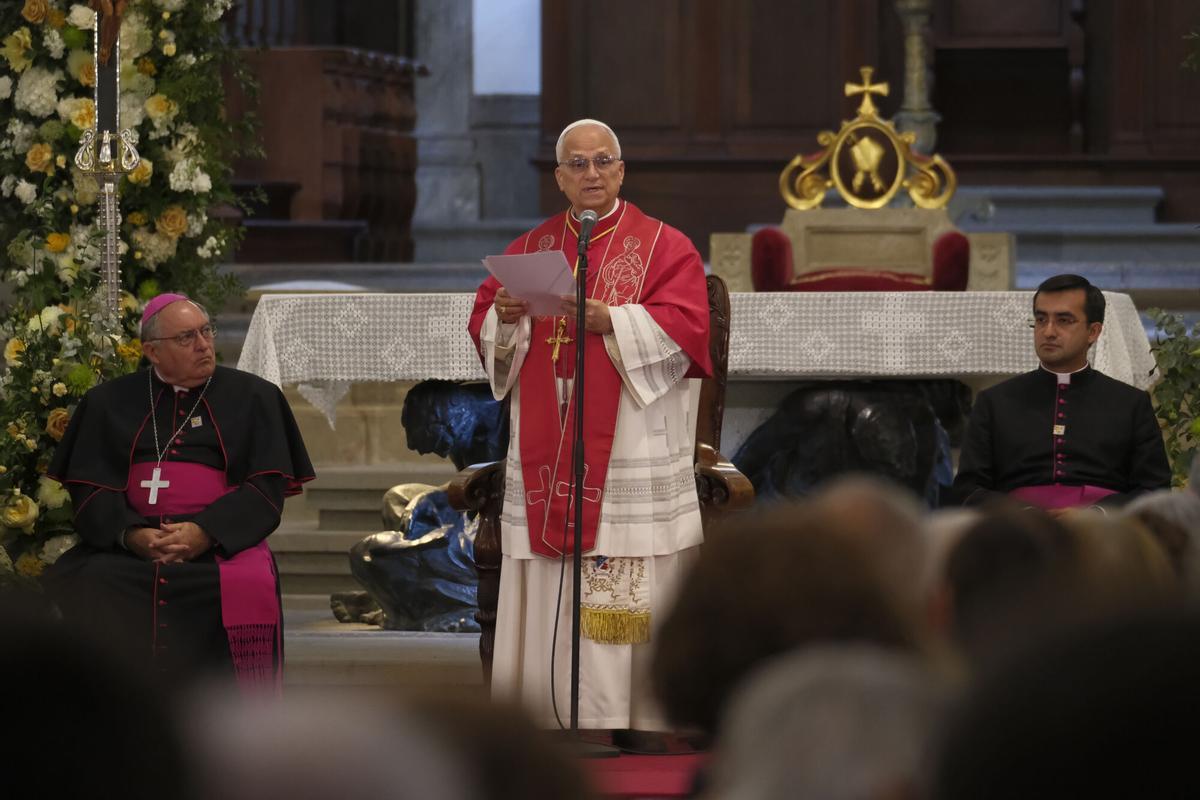 El papa León XIV durante un encuentro con obispos, sacerdotes, diáconos, religiosos, seminaristas y agentes de pastoral en la Catedral de Santa Ana este jueves, en Las Palmas de Gran Canaria.