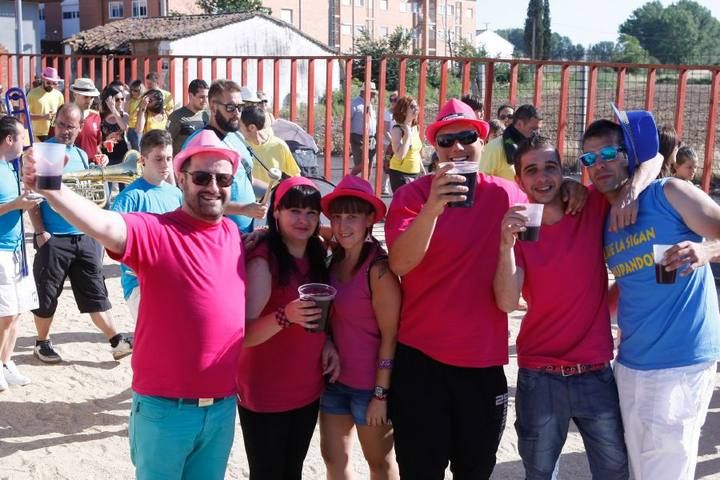 Desfile de peñas en Fuentesaúco