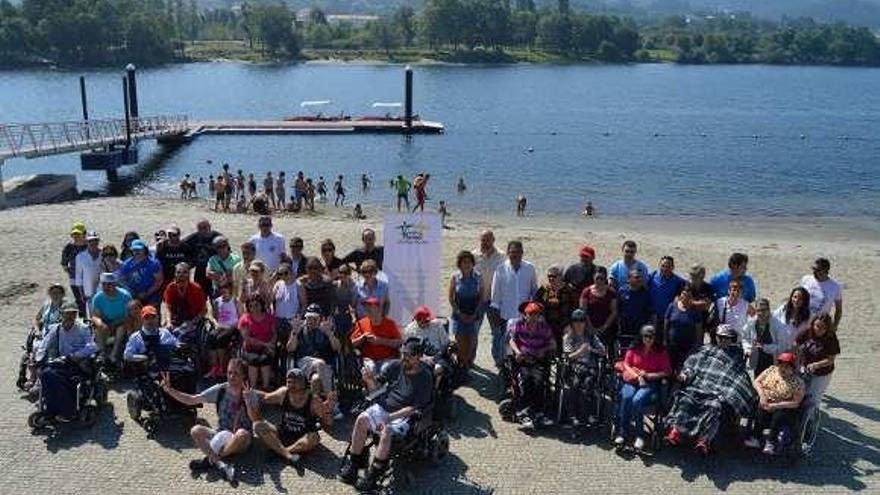 Asistentes a la inauguración de &quot;Deporte náutico inclusivo&quot;. // D.B.M.