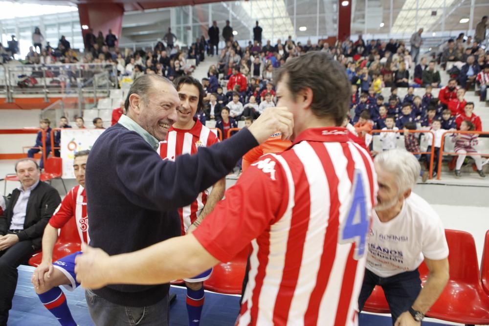 Partido benéfico entre exjugadores del Sporting y del Oviedo en favor de la Asociación Adansi