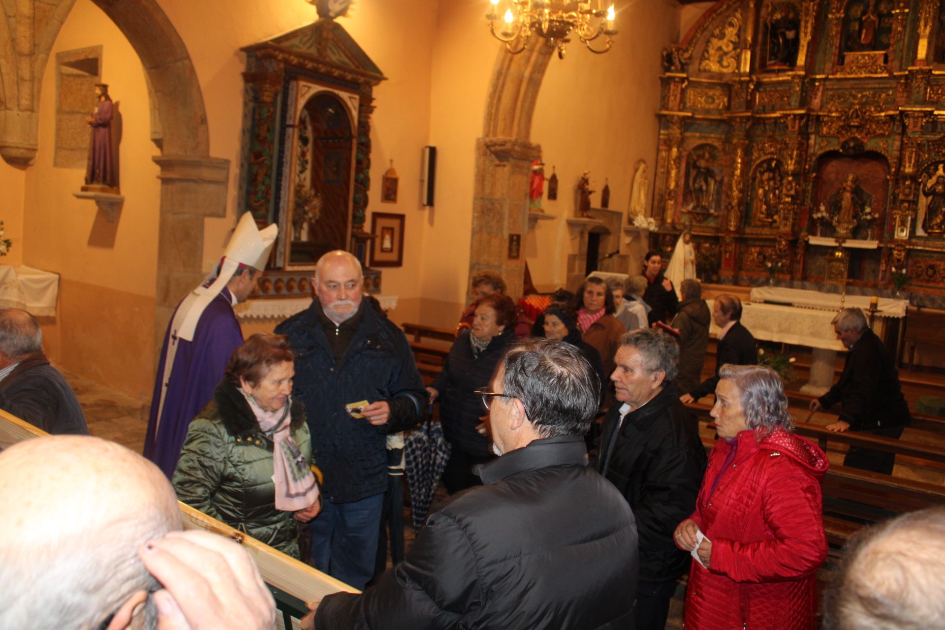 GALERÍA | El obispo de Astorga llega a Calabor