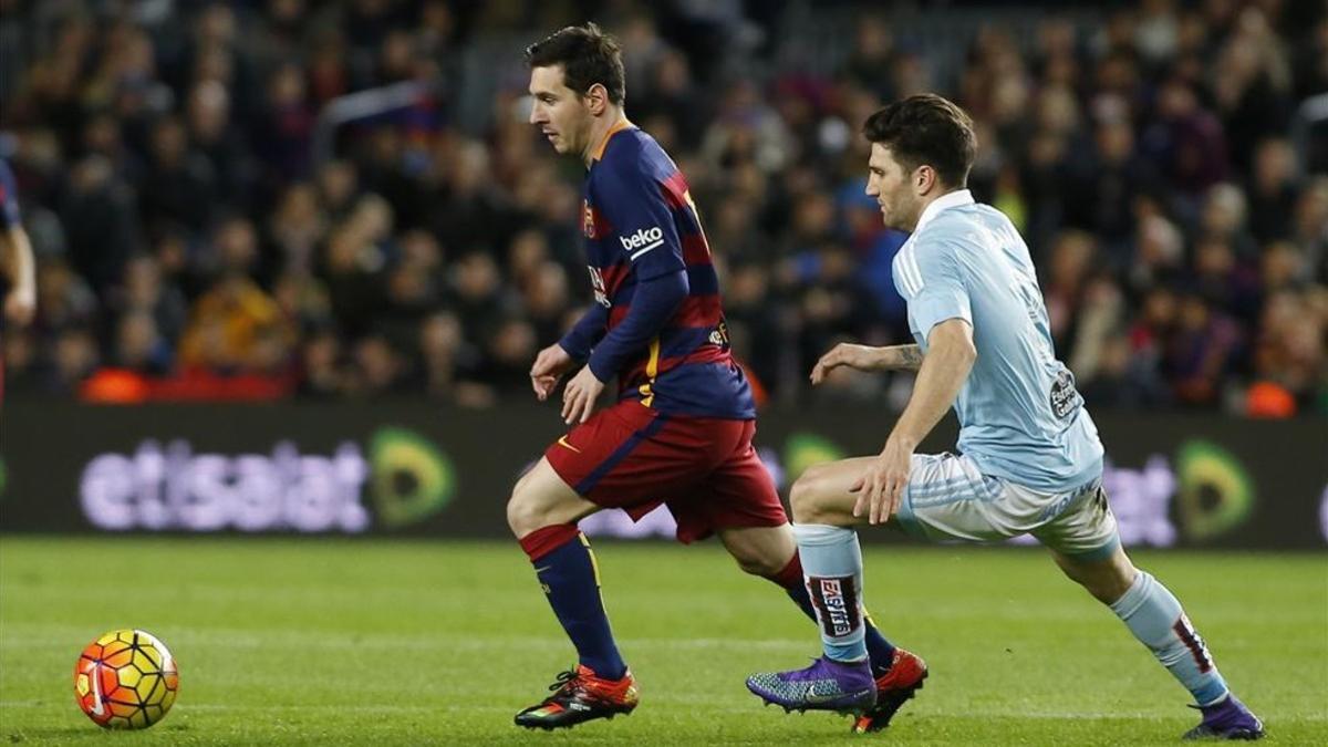 Planas persigue a Messi en su última aparición en el Camp Nou con la camiseta del Celta