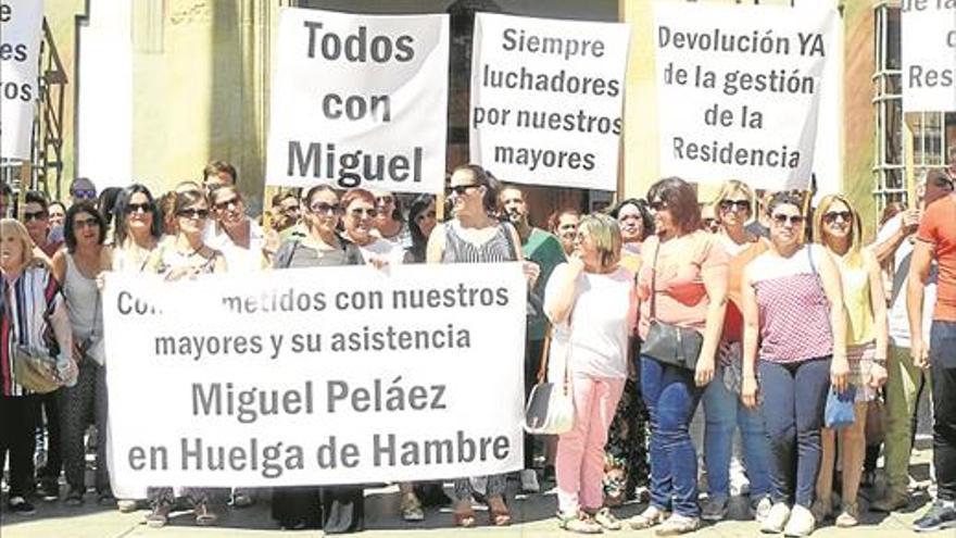 Concentración de apoyo a Miguel Peláez