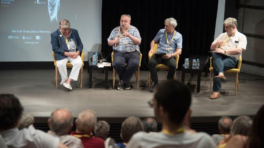 Per l&#039;esquerra, Jordi Sales, Joan Villarroya i Joaquim Aloy, amb el moderador, Àngel Casals