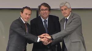 Els representants del Madrid i de l’Atlètic, durant la reunió celebrada a la Federació Espanyola de Futbol.