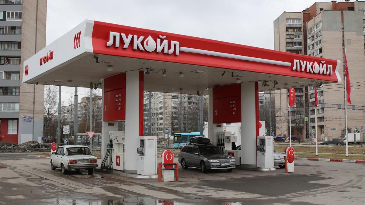 Muere el presidente de una de las petroleras rusas más importantes tras caer por una ventana de hospital.