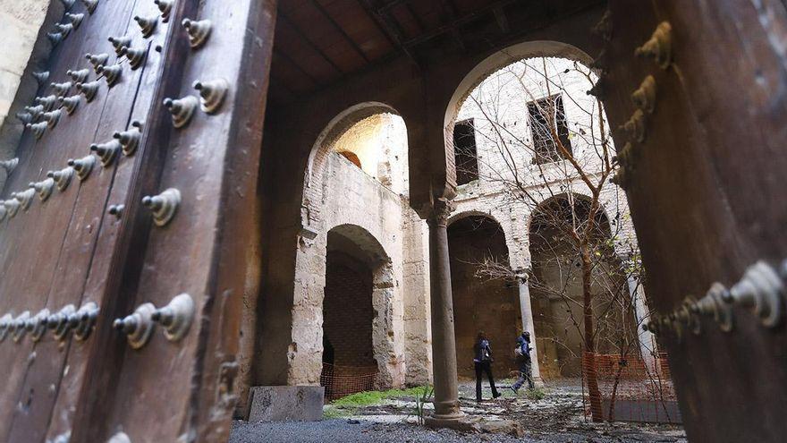 La huella del agua, conventos, templarios y la saga de los Hernán Ruiz: las 15 rutas guiadas de Córdoba para mayores de 60 años