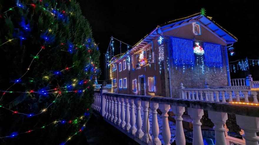 Fantasía navideña en Asturias: así lucen y brillan algunos de los vecindarios más decorados