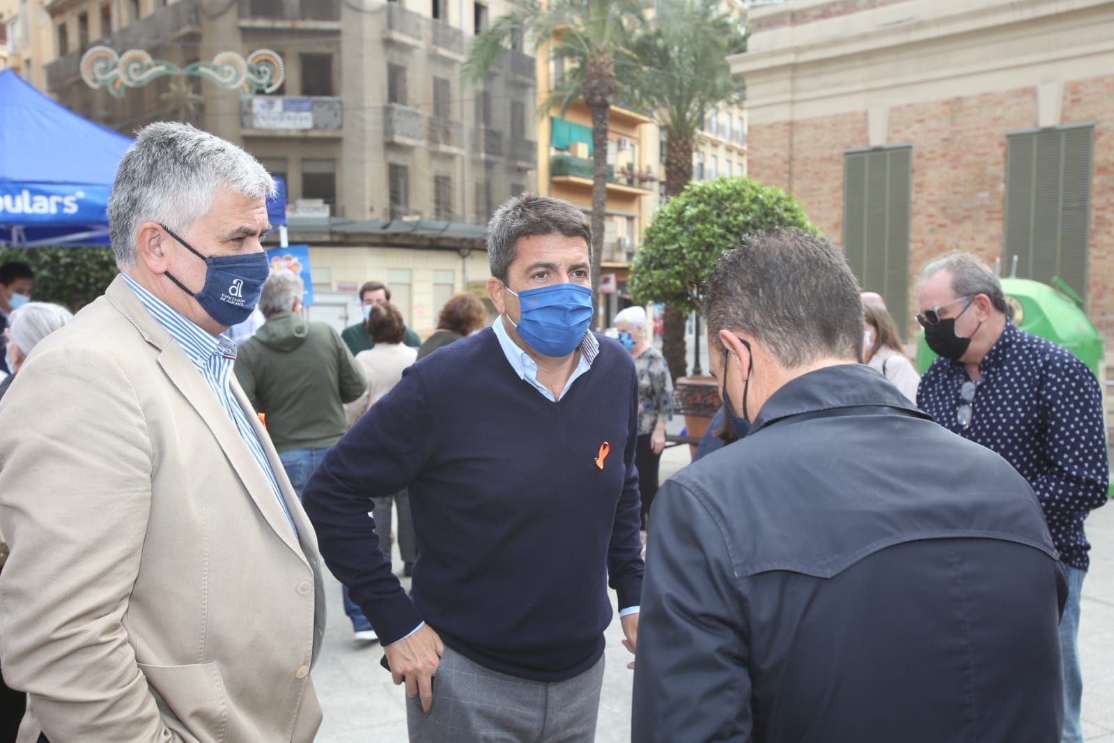 Recogida de firmas en Alicante contra la "Ley Celaá"