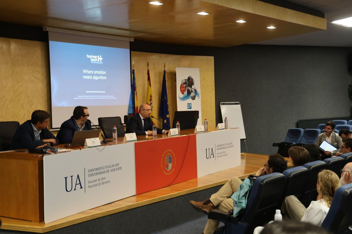 Una de las ponencias sobre el metaverso en la Universidad de Alicante, este viernes