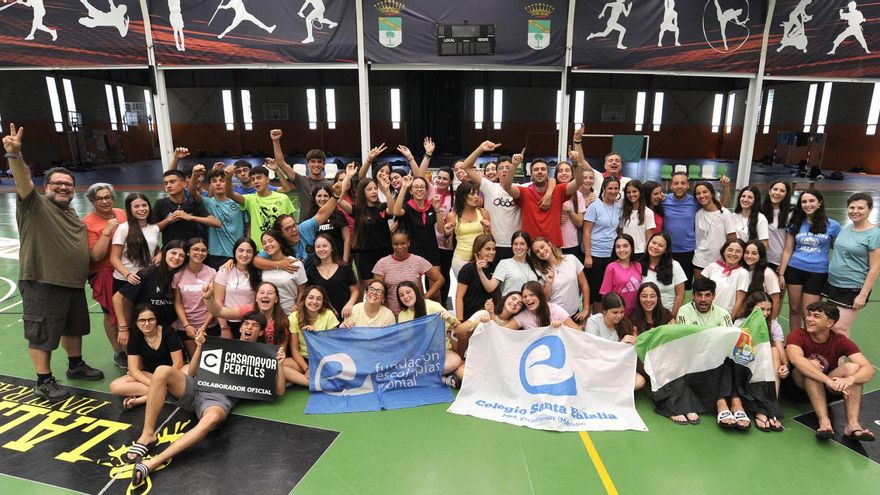 Este grupo que recorre la Vía de la Plata desde Mérida está formado por 50 alumnos y 10 monitores catequistas. | Bernabé/Javier Lalín