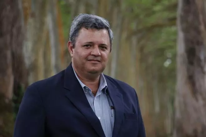 Carlos Manuel Pérez, director del Botánico de La Habana: «Vale la pena retomar el proyecto del bioma tropical caribeño en Gijón»