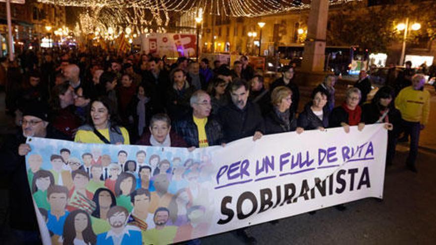 Mehr als tausend Demonstranten fordern politische Eigenständigkeit