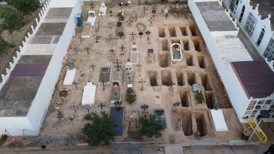 Plazo de alegaciones a la fosa del cementerio de Formentera