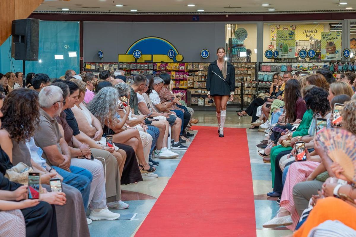 La cantera de diseñadores en Vigo 'cosen' su futuro sobre la pasarela La cantera de diseñadores en Vigo 'cosen' su futuro sobre la pasarela