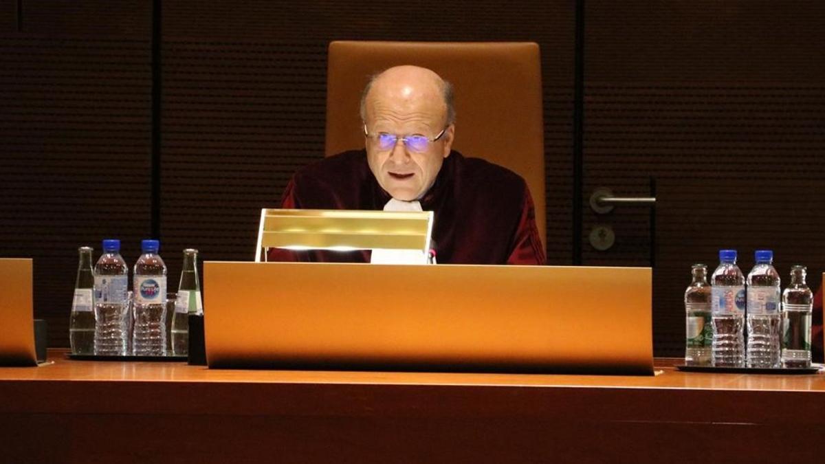 El presidente del TJUE, Koen Lenaerts, lee las conclusiones de la sentencia del caso de Oriol Junqueras