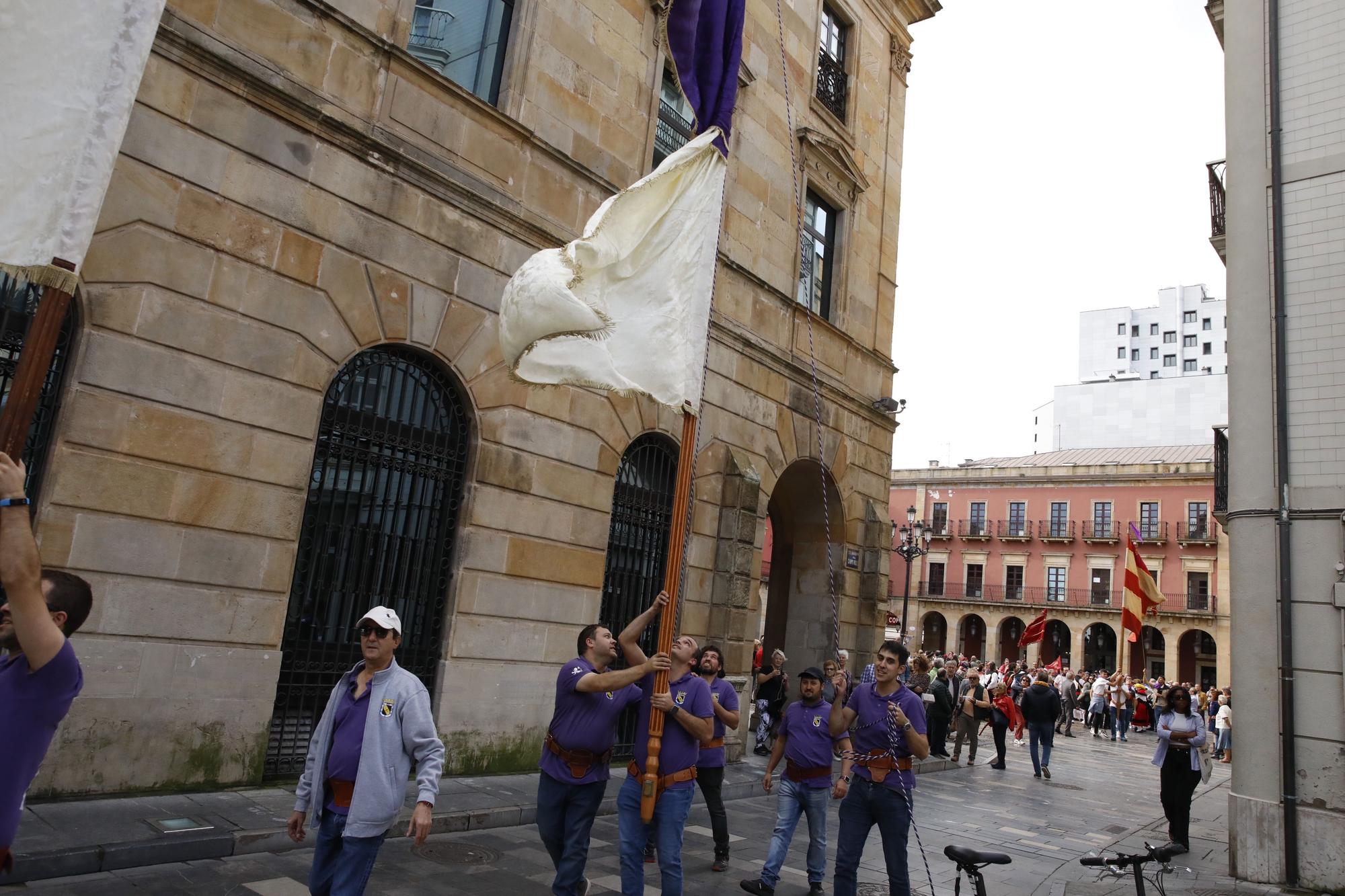 En imágenes: Gijón celebra el Día de León con bailes y el desfile de pendones