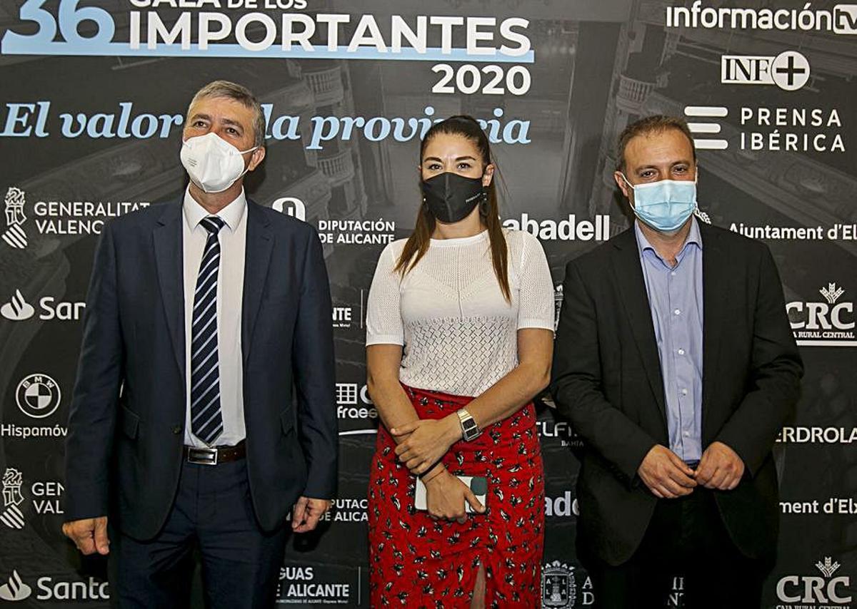 El conseller de Economía Sostenible, Sectores Productivos, Comercio y Trabajo, Rafa Climent; la consellera de Agricultura y Transición Ecológica, Mireia Mollà; y el portavoz de Compromís en el Ayuntamiento de Alicante, Natxo Bellido.