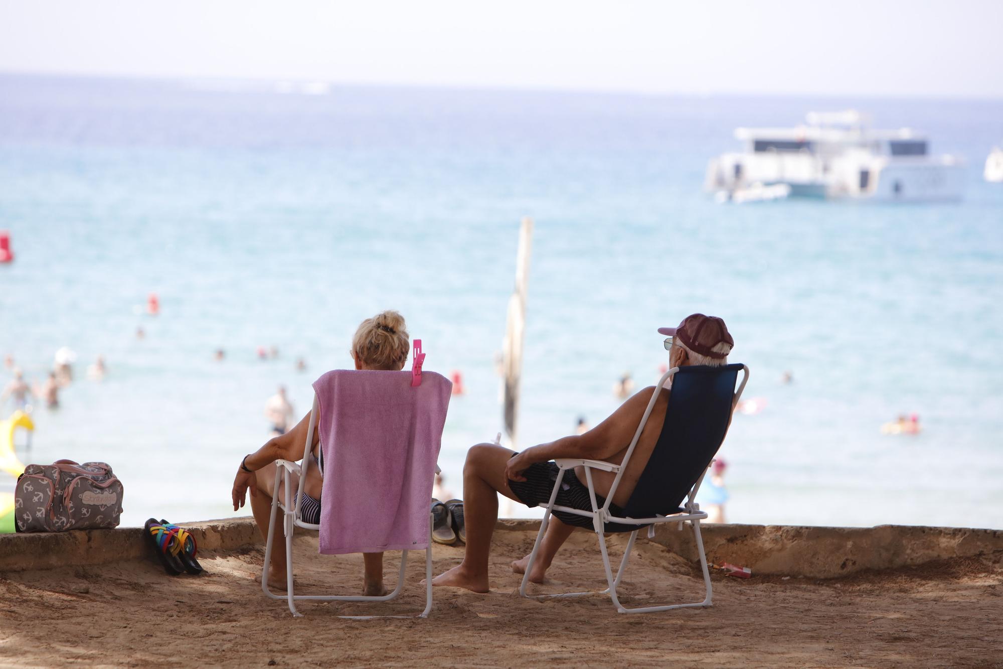 Sommer in Peguera: So genießen die Mallorca-Urlauber das Leben am beliebten Badestrand