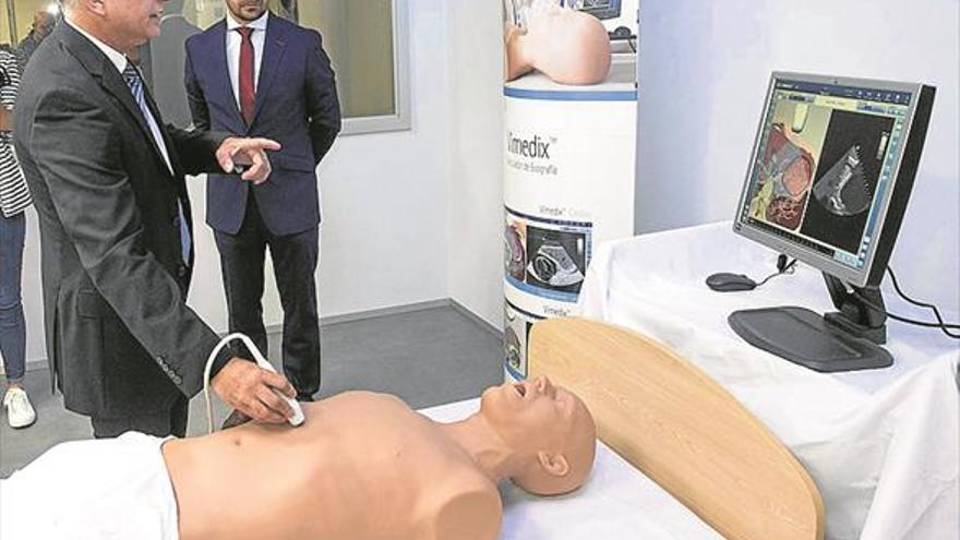 El CEU inaugura un centro para prácticas que simula un hospital