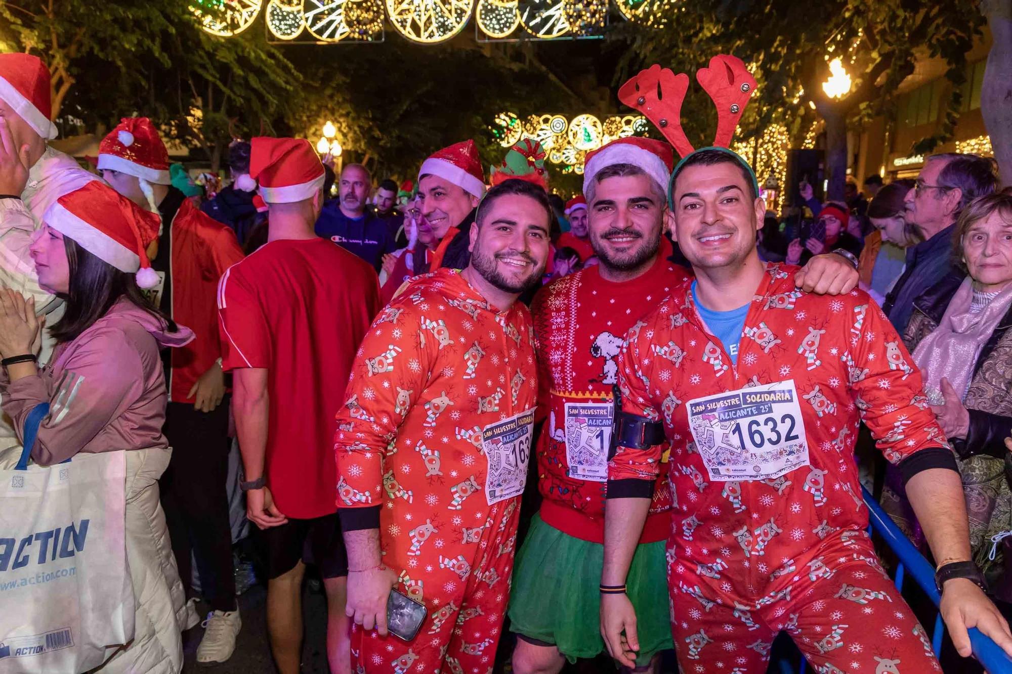 La San Silvestre de Alicante llena de colorido la ciudad