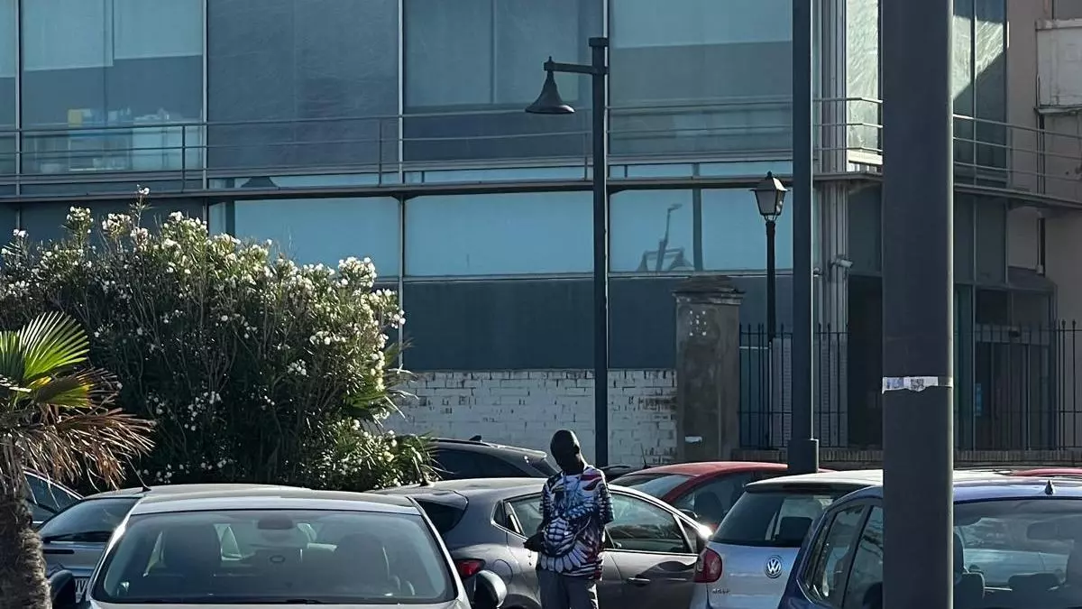 Los gorrillas se trasladan del centro de València a la playa de la Malva-rosa