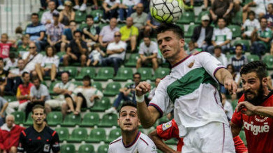 Una imagen del partido de esta tarde entre el Elche y el Nàstic