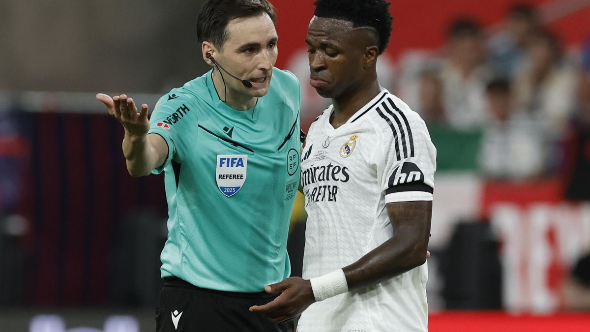 Vinícius con De Burgos Bengoetxea