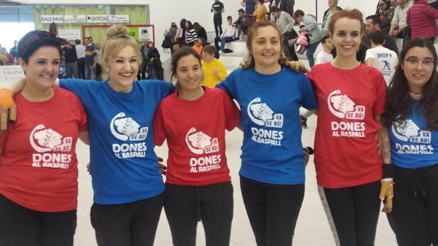 El equipo femenino de &#039;raspall&#039; de Dénia debuta en el Trinquet El Rovellet