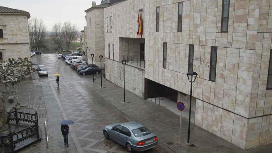 Edificio de Las Arcadas anejo a la Diputación Provincial. Foto L. O. Z.