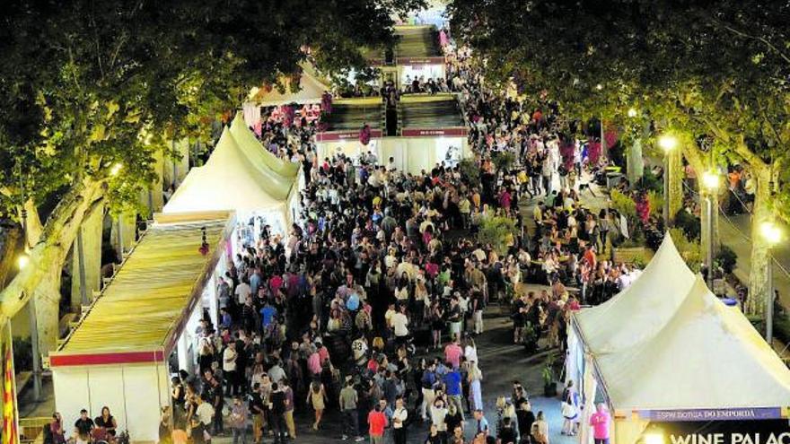 La tradicional Fira del Vi de Figueres torna a l’escenari de la Rambla després d’aturar-se dos anys per la pandèmia