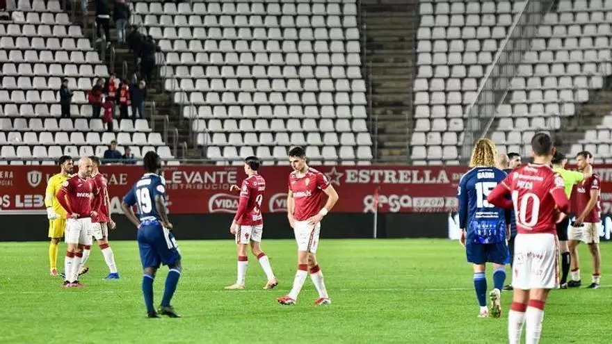 El Real Murcia se queda sin victoria hasta contra el colista Marbella