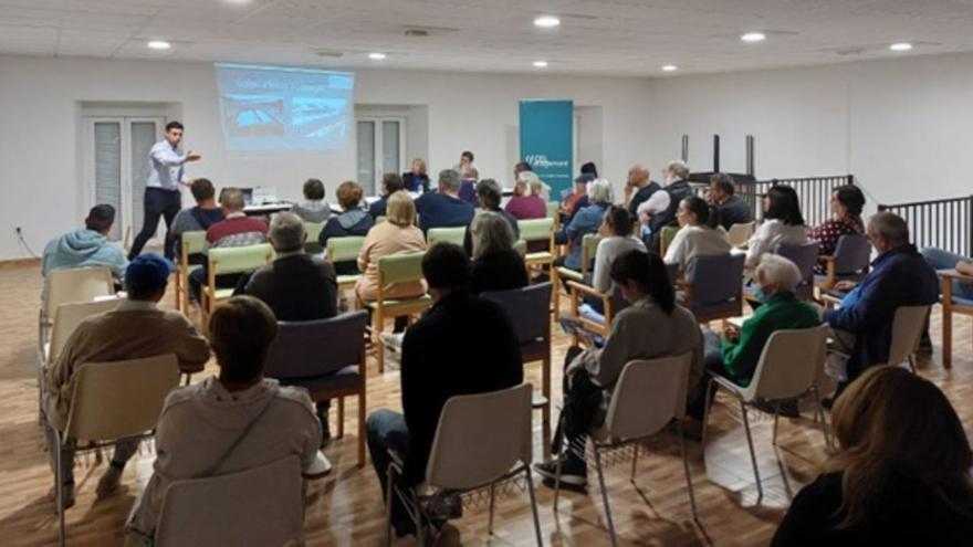 Reunión en Cañizal sobre la creación de una comunidad energética impulsada por el Ayuntamiento. | Cedida