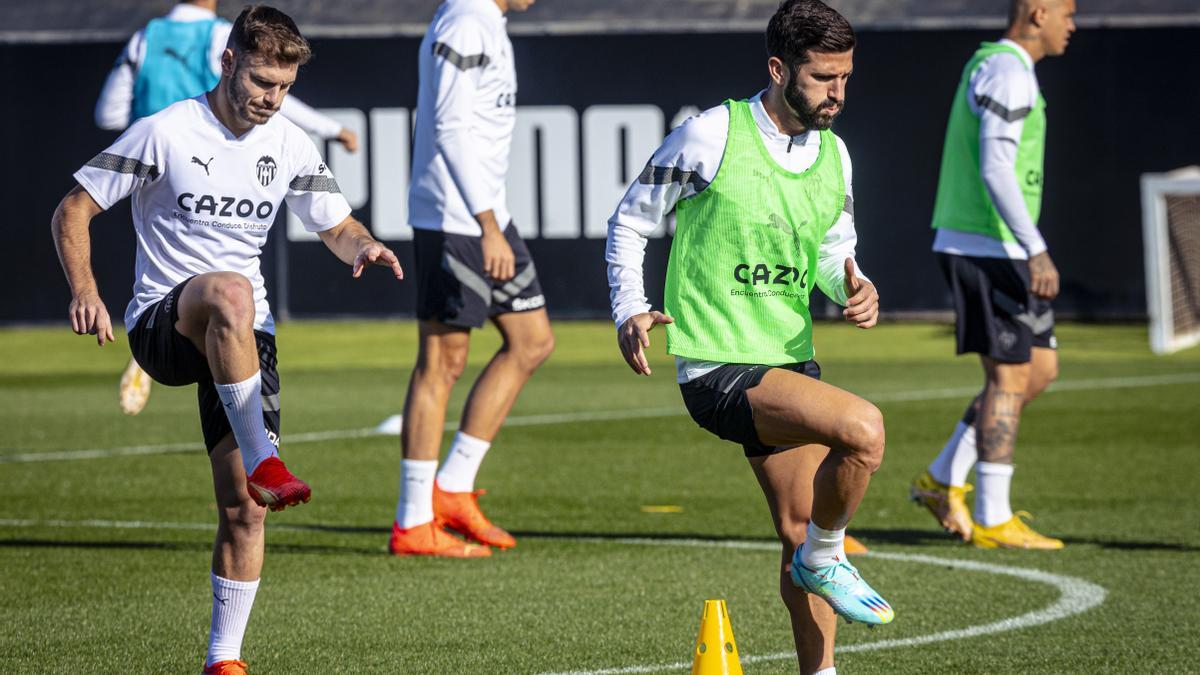 Gayà trabajó con normalidad al mismo ritmo que sus compañeros en los ejercicios físicos y en los ejercicios con balón. Incluso llegó a jugador un partido modificado