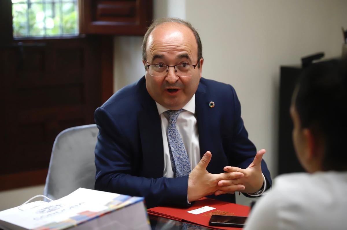 El ministro de Cultura y Deporte, Miquel Iceta, durante un momento de la entrevista.