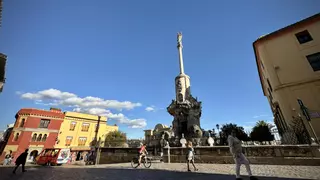 El Ayuntamiento impulsará la restauración de los once triunfos de San Rafael de propiedad municipal