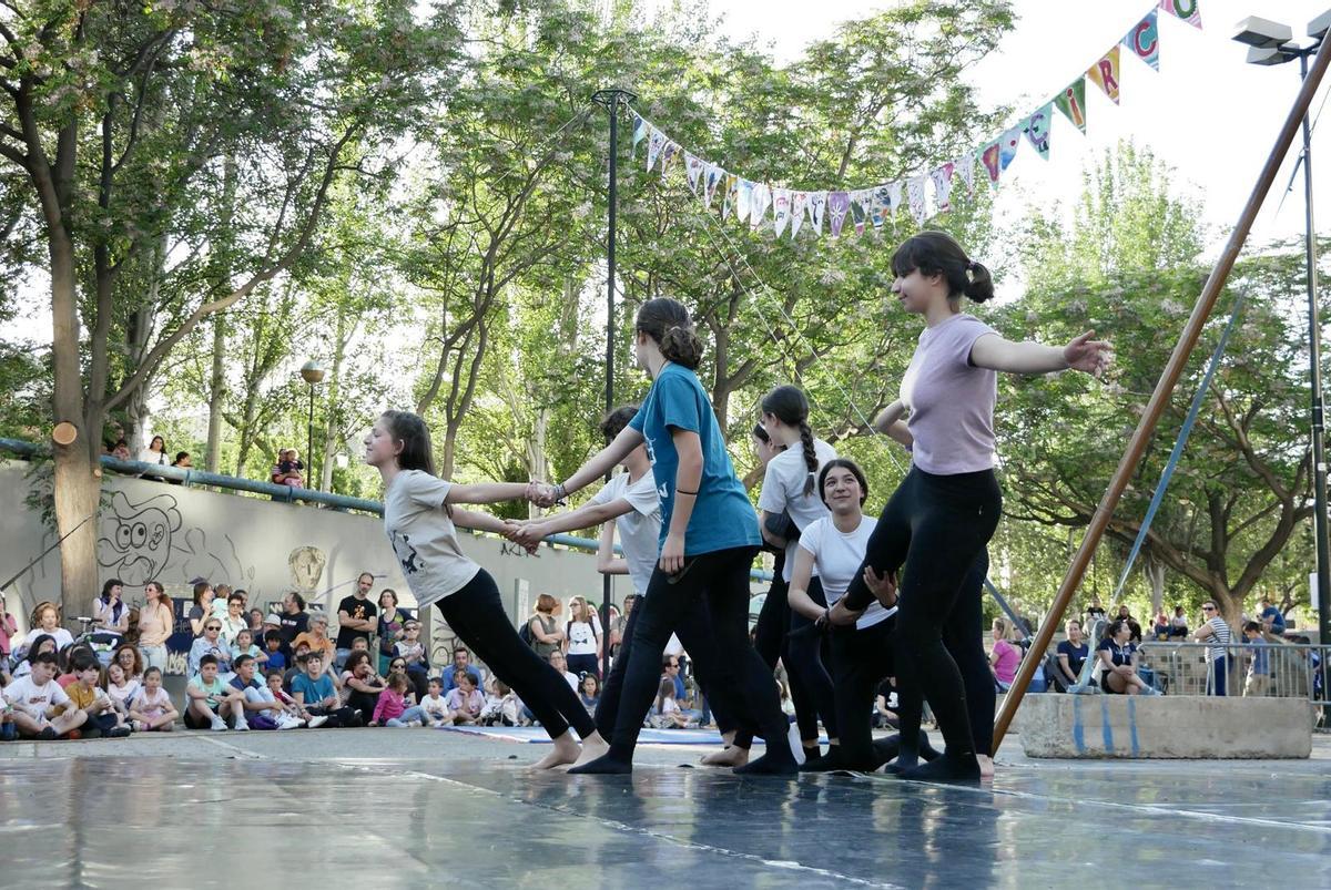 En imágenes | El Festival de Circo Social llena de acrobacias el barrio de San José En imágenes | El Festival de Circo Social llena de acrobacias el barrio de San José