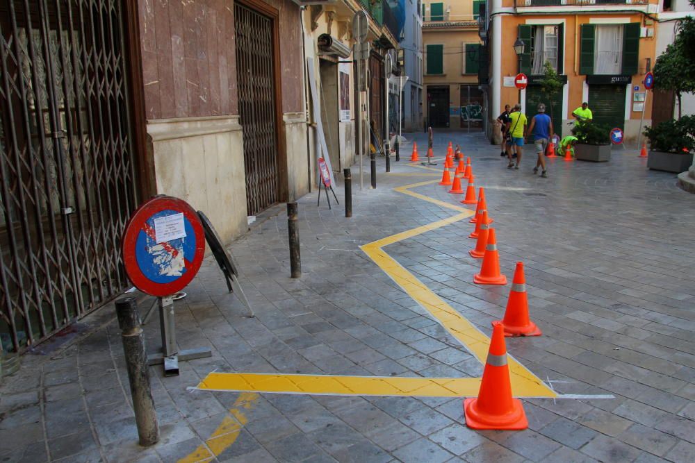 La peatonalización de la plaza Banc de l’Oli se estrena con quejas y recogida de firmas