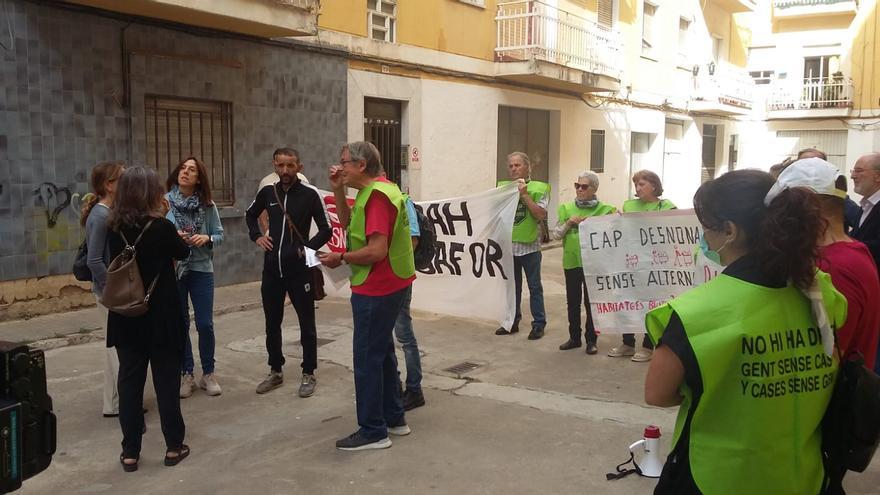 La PAH evita el drama de dejar en la calle a tres niños y a sus padres en Gandia